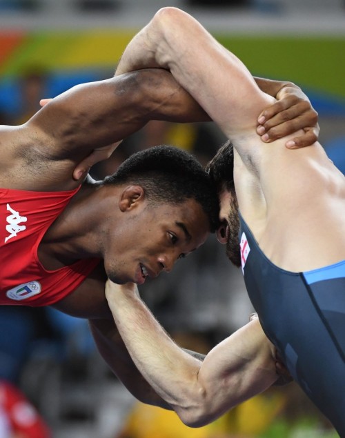 wrestlingisbest:  65kg Italy’s Frank Chamizo against Georgia’s Zurabi Iakobishvili   