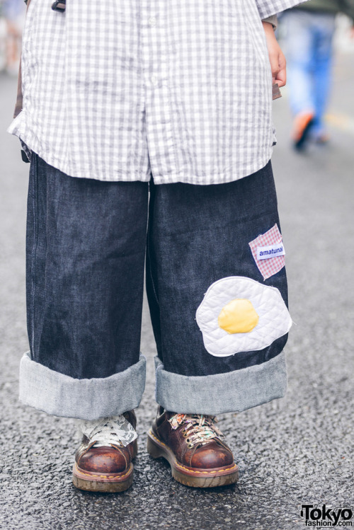 21-year-old Ayami on the street in Harajuku wearing a vintage checkered shirt with fried egg denim p