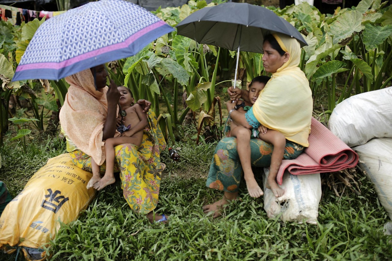 BANGLADESH. Refugiados rohinyás en un campamento temporal en Ukhiya, en Bangladesh. Las autoridades de Bangladesh comenzaron a registrar a los miles de miembros de la comunidad rohinyá que se encuentran en su territorio tras huir de la violencia en...