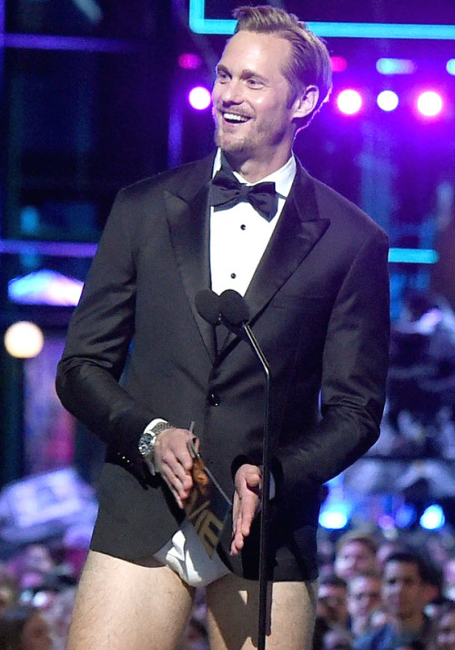 askarslibrary: Alex at last night’s MTV Movie Awards (April 9, 2016): Tarzan didn’t wear pants. A pantless Alexander Skarsgard, who’s starring as the title character in The Legend of Tarzan, presented the award for best movie. “I was going to