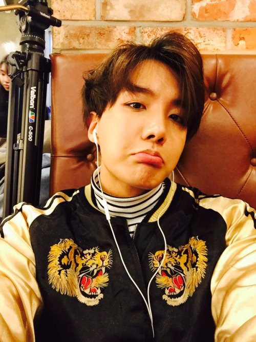 livelovehoseok:hoseok + eyebrows = heart attack