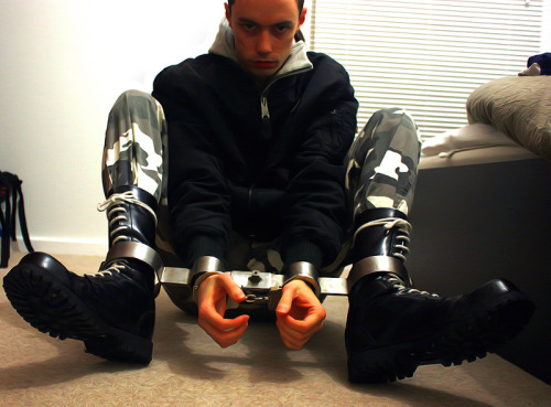 kinkycageme:  Rob having fun 