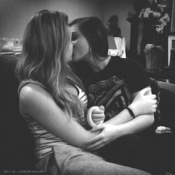 lipstick-lesbian:   ♀♡♀ 