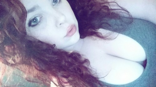 mysweetganjababeee:  hair is a mess, just like my life