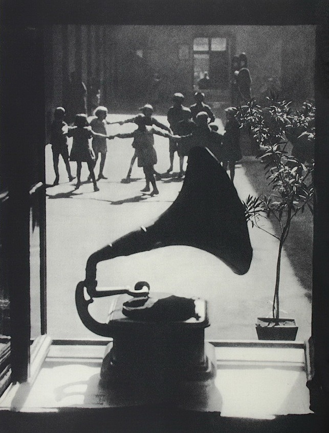 Martin Munkacsi. Dancing children, Germany, 1930s