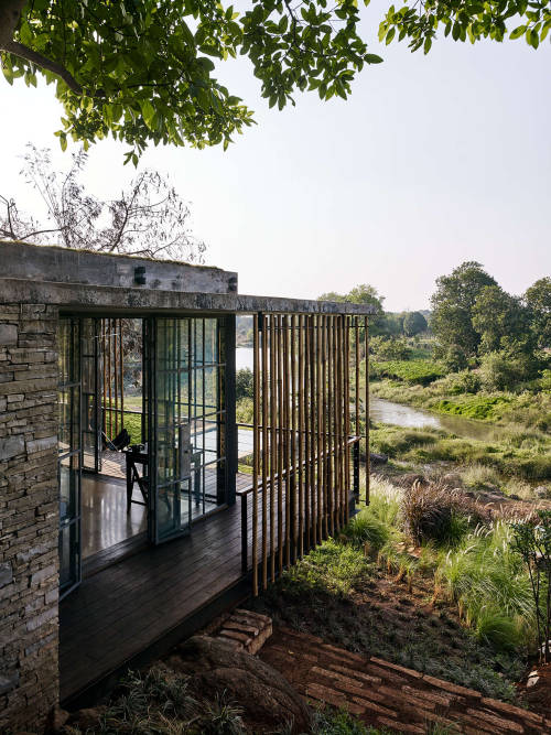 (via Elemental Elegance: 8 Remote Homes Extruding from the Landscape - Architizer)