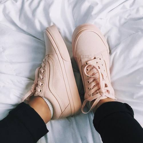 Been obsessed with baby pink lately. Thank you babe for these cuteass shoes