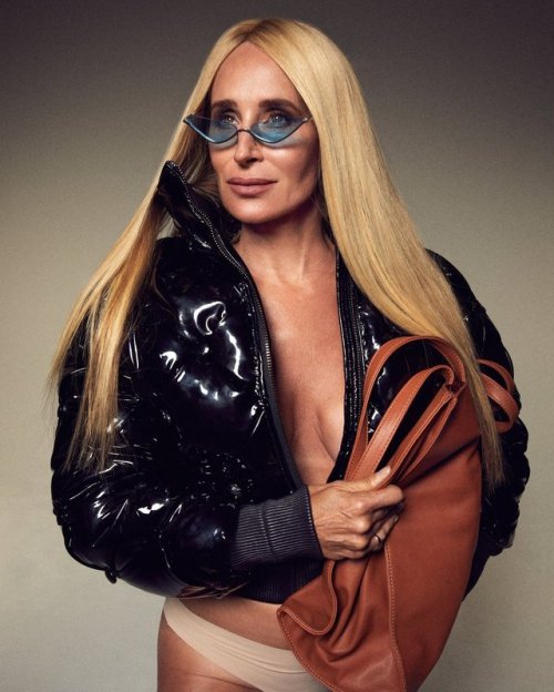fuckrashida:“Real Housewives of New York City” star Sonja Morgan models Telfar Shopping Bags for Pap