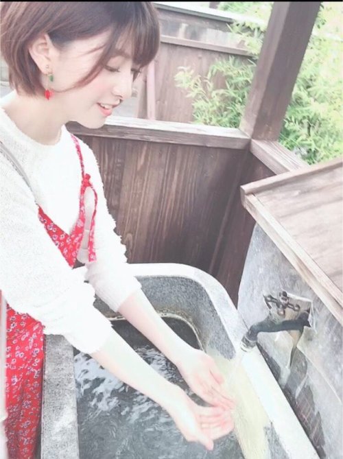 菅原りこさんのツイート: 看板には 『自称日本一まずい温泉』 と書かれていてふふふ…ってなった☺️ 飲んでみたら、、ちょっとトロ〜ってしていて、身体に良さそうな味がしました✨ お味が気に
