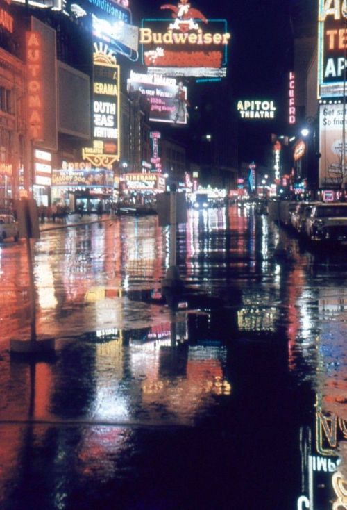 gentlemanlosergentlemanjunkie:Michael Donovan, Times Square, 1959.