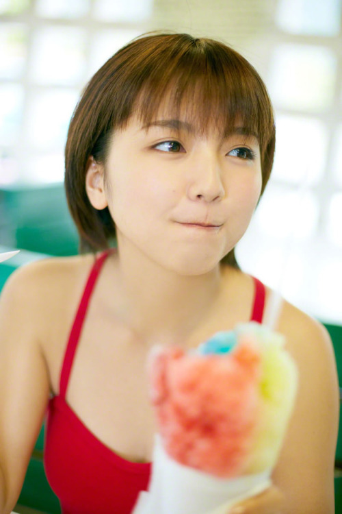 beolab5: Ice-Cream Time - Erina Mano (真野恵里菜)  I have a serious crush on Erina Mano! Seriously, I wis