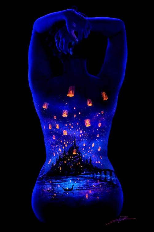 asylum-art-2:  Black Light Bodyscapes by John Poppleton    500pxJohn Poppleton is photographer and artist that creates sensational works of art painted directly on the human body. His “Black Light Bodyscapes” series consist of whimsical nature