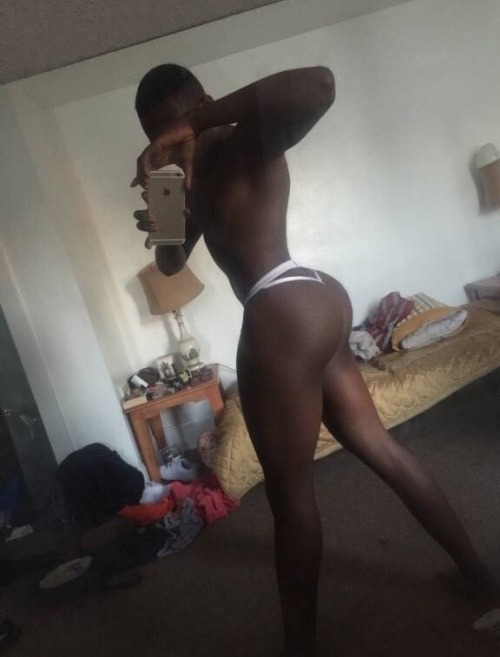 giannifranco: Almost too good to be true….how can a dude have a waist that small and an ass t