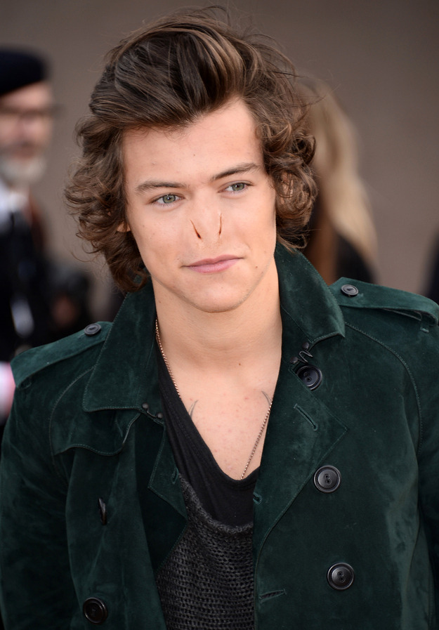 yellow-trickster:  heyfunniest:  Celebs with Voldemort’s nose. [x]  hey guys how