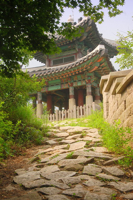 Dong Jangdae in Bukhansan National Park, South Korea (by Damon Tighe).