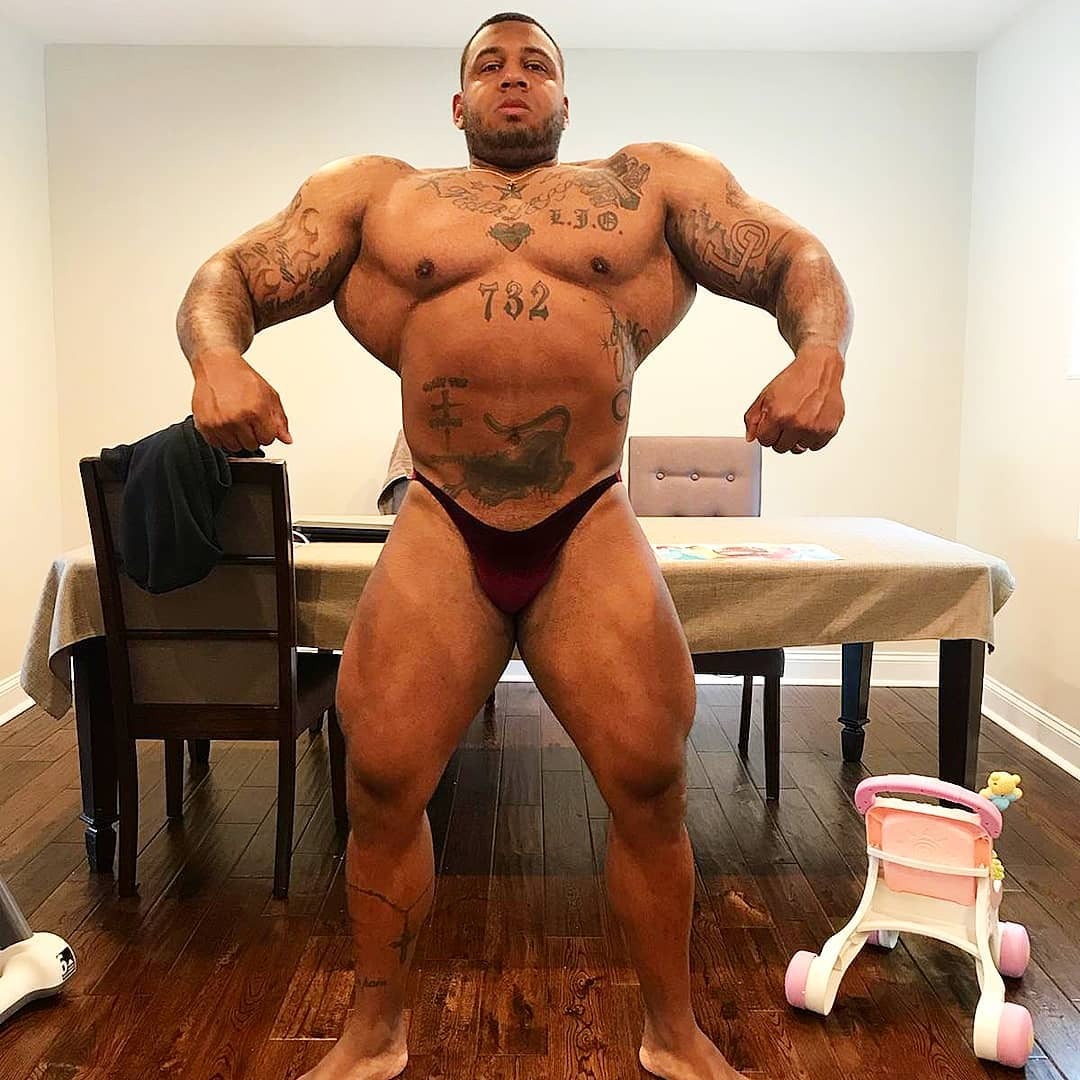 jodymuscle:  needsize:  Water BuffaloLes Owens  Damn 