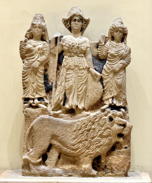 Allat, Uzza and Manat, thee Goddess worshipped by arabs before islam.from Hatar, Iraq.