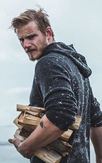 Alexander Ludwig - 200x320