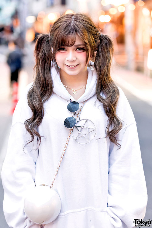 tokyo-fashion:  Akae (18 with twintails) and Jyuria (19 with mask) on Cat Street in Harajuku both wearing oversized sweatshirts from Spinns. Akae’s look also includes Swankiss platforms, a Chanel bag, a Kill Star necklace, and WEGO backpack. Jyuria’s
