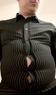 finaale:vertical stripes really do make me look slimmer, right?😳