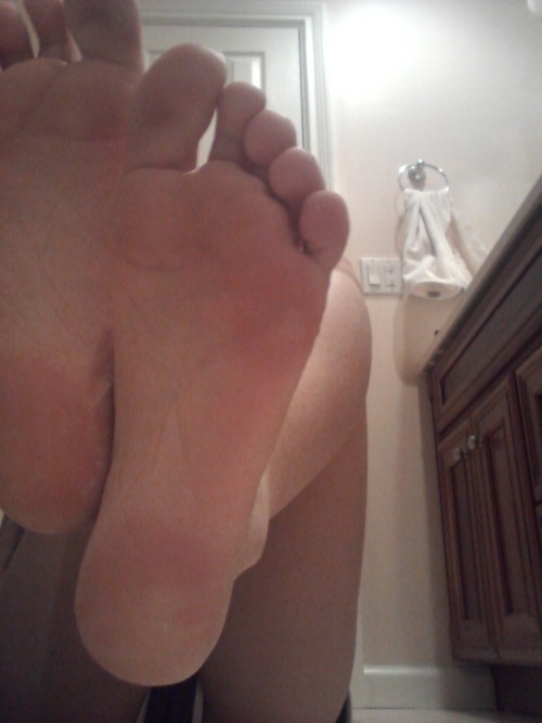 flipflopqueens101:  girlfeetessence:  foot fetish?  foot fetish? http://girlfeetessence.tumblr.com/