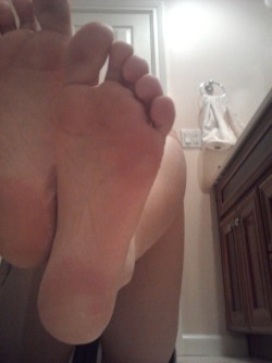 tinyfeetrcute101:girlfeetessence:  foot fetish?  foot fetish? http://girlfeetessence.tumblr.com/