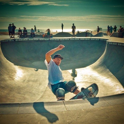 lip tricks
#skateboarding #venicebeach (at Venice Beach)