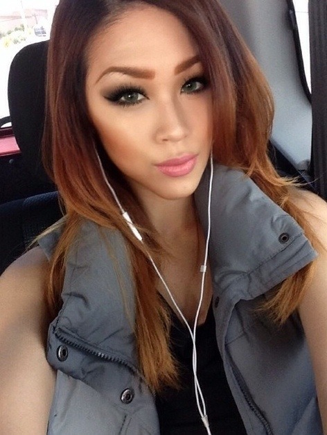 three-way-dreamer:  yellow-fever-asia:  Asian Selfies  My kind of girl
