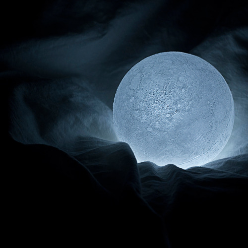 fer1972:  The Moon by Nosigner: A topographically-accurate LED light that was created based on data retrieved from the Japanese lunar orbiter spacecraft Kaguya.