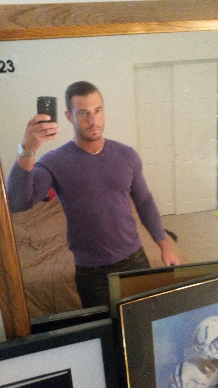straightalphamen:  23yo Straight hottie 