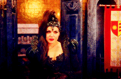 likedevils:Emma met the Evil Queen and still sees her as Regina