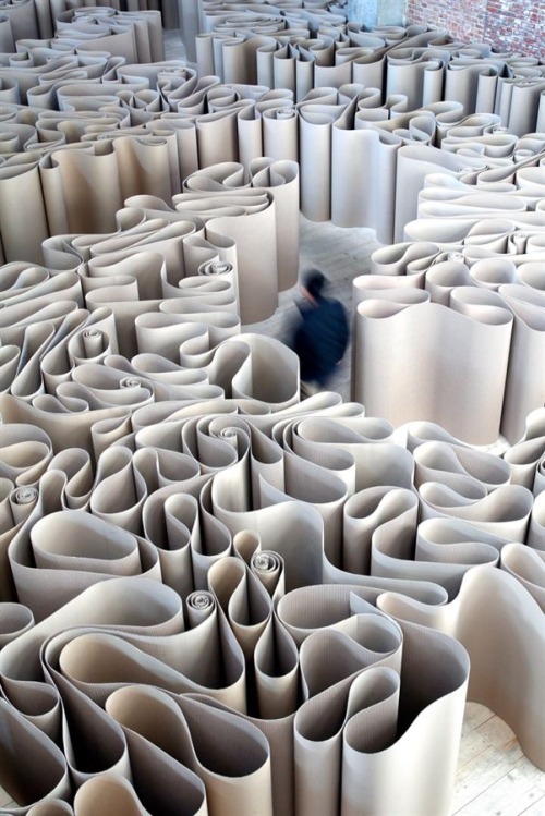 panicinthestudio:Michelangelo Pistoletto - “The labyrinth”, 1969-20072100 m of corrugated cardboard at Galleria Continua, Beijing, 2008Photo credit: Michael Reynolds/EPA