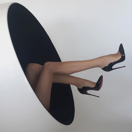 heelsheaven:Killing Heels Photo via Tumblr