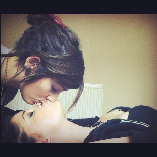 younglesbiansinlove:  younglesbiansinlove