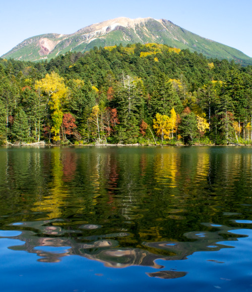 oneshotolive:  My first Autumn in Hokkaido has been so beautiful. Mount Meakan, Akan-Mashu National Park, Japan. [2100 × 2432] [OC] 📷: OMELETTEPI 