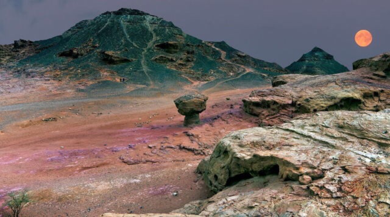 slanting:  Timna Park, Israel 