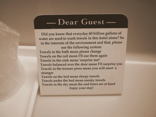 page-of-confidence:  That’s the last time i book a hotel in Night Vale 