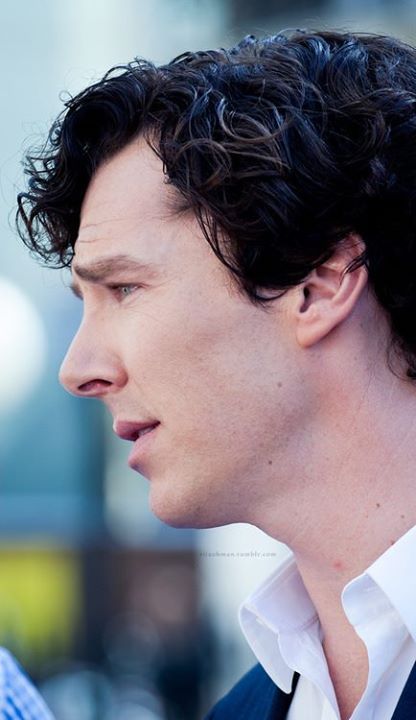 gloriouscumberbatch:ilovebenedict:Quand je vois la beauté d'un Dieu grec devenir réalité…….When I se