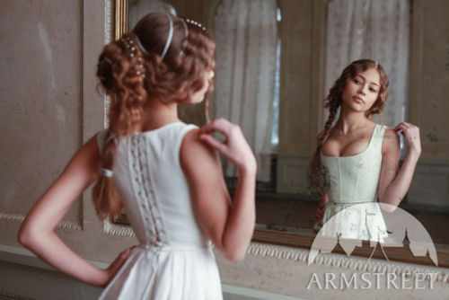 “Beautiful Ginervra” Florentine Renaissance dress by Armstreet1. Photo by Jingna Zhang