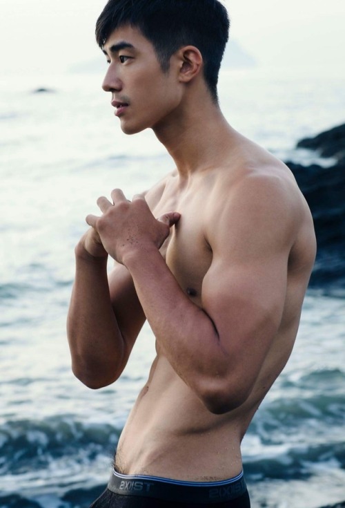 beautifuldudeandart: My blogs:traixaucodon.tumblr.com/ beautifuldudeandart.tumblr.com