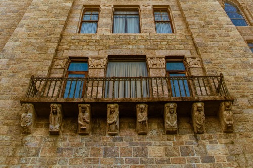 Glencairn&rsquo;s third-floor balcony is supported by corbels carved to represent the Pitcairn c