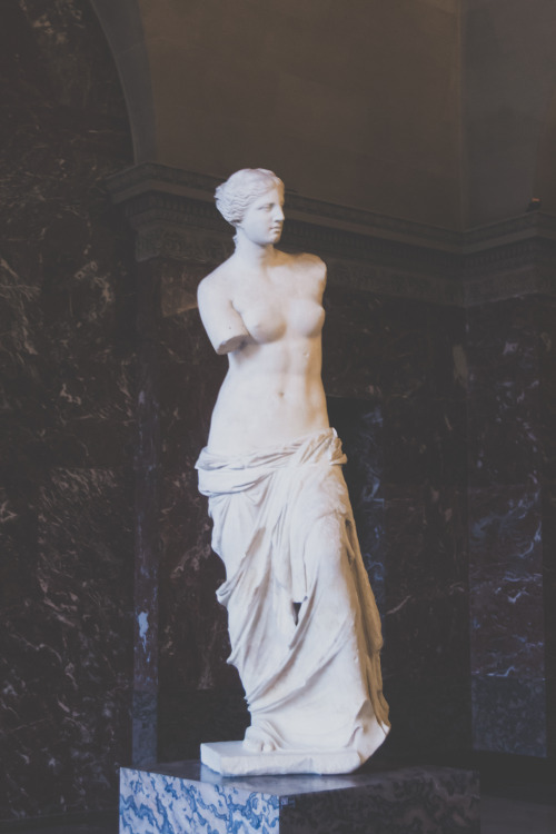 odbytea:  melodiaatrapada:  Aphrodite, known as the “Venus de Milo” Louvre museum, Paris8-12-2014  xx