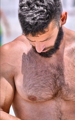 stratisxx:  Sexy greek daddy at the beach…