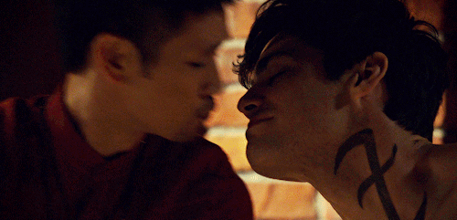 lutavero: #give Alec his cuddles and kissesrequested by anonymous