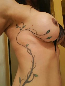 sexygirlandtatoo:  http://hotaz27.tumblr.com/