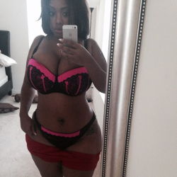 pearhub:  chollybasoline:  THICK    #thick