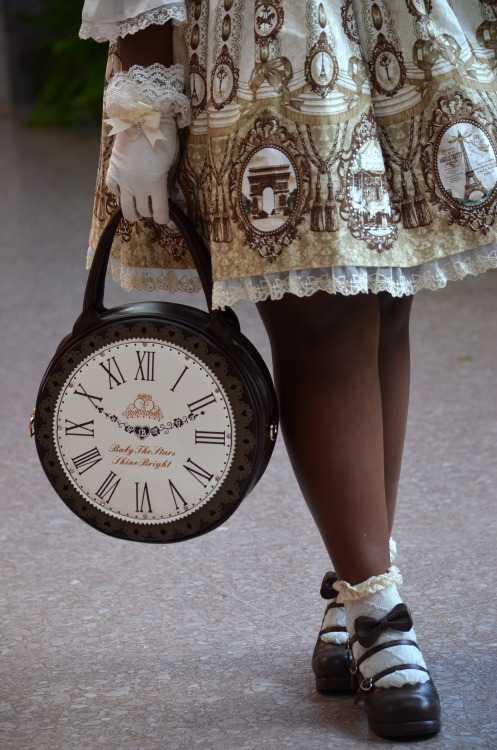 lavender-bats: Meagan at a DC Metro Lolitas Meet Up! Everything shes wearing is Angelic Pretty. 