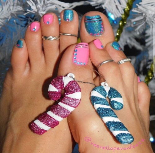 nibble-my-feet:  Steamy Dates 👉 CHECK THEM OUT 👈 