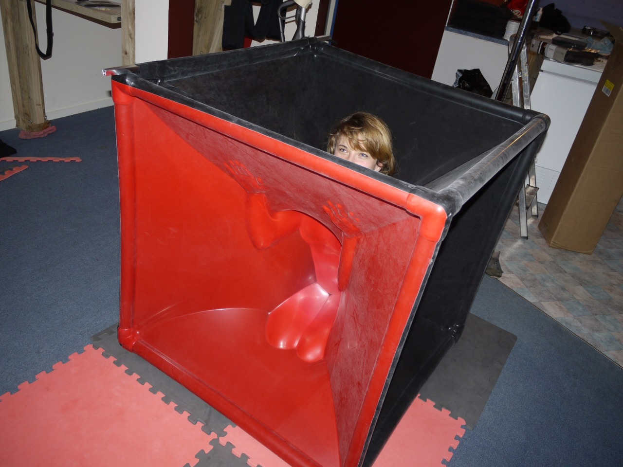 kinkengineering:  Pictures of our 3D Vaccube in action courtesy of  http://www.kinkyroom.co.nz/ 