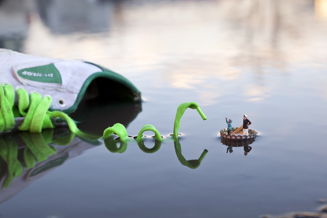 archatlas:  The Little People Project  Slinkachu    His miniature figures are left